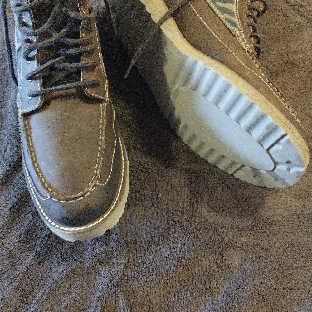 Boots - Picture 5 of 6